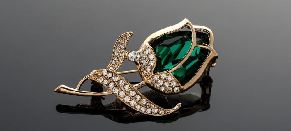 Gold brooch rose bud with emerald and diamonds - Shira Diamonds