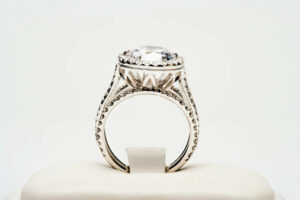 Ring made of exquisite diamonds.